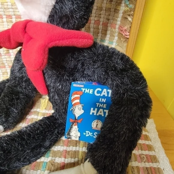 Vintage Doctor Suess Cat in the Hat 1983 with tags. Plush, Coleco Industries. - Picture 7 of 11